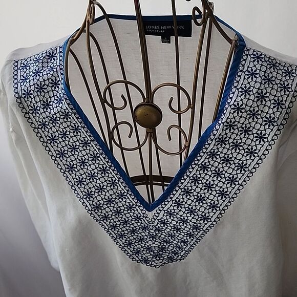 Linen Embroidered V~Neck Tunic Size Large With Blue Piping - Picture 5 of 7